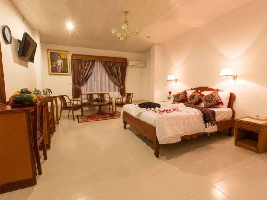 โรงแรมเอเชีย พนมเปญ ภายนอก รูปภาพ